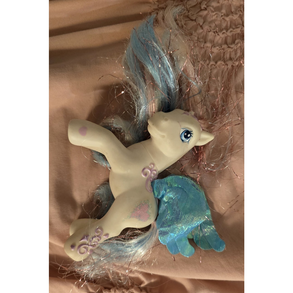 Hasbro My Little Pony Pegasus 2004 Blue Hair & Wings Vintage Toy Figure